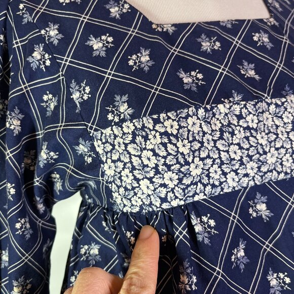 Vintage 1970s Nancy B Blue Floral Minidress Long Sleeves *Flaw - Picture 4 of 16